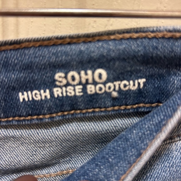 Nicole Miller SOHO High Rise Bootcut Lightly Distressed Jeans Sz 8 Never Worn!! - Picture 12 of 12